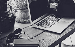 爱游戏登录入口-前场压迫是否成为破密防的重要间接打法，前场进攻